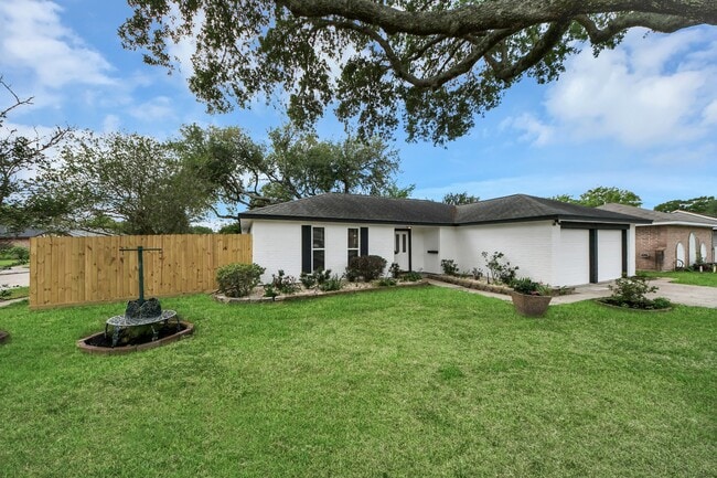 Building Photo - 16222 Forest Bend Ave