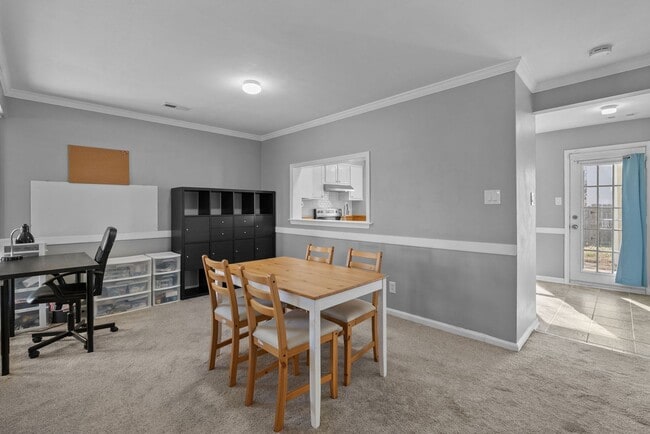 Building Photo - Beautiful Townhouse-Style Home in Virginia Beach!