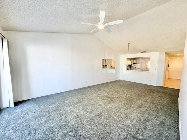 Building Photo - ** NEWCASTLE ** BERKSHIRE LAKES ** 3 BED /...