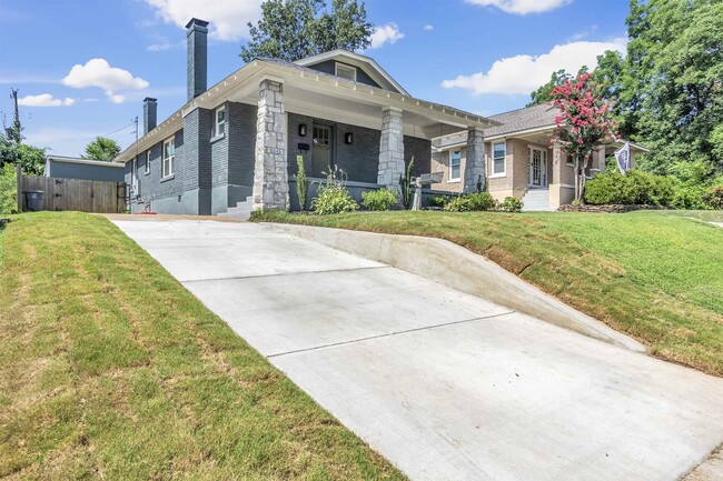 Building Photo - 2245 Monroe Ave