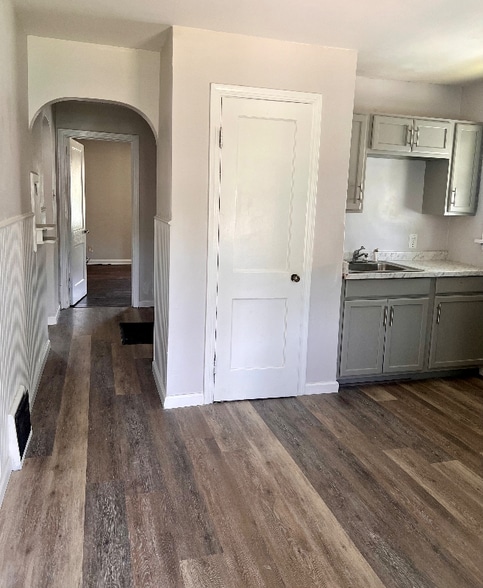 Building Photo - 6133 Lillian Ave