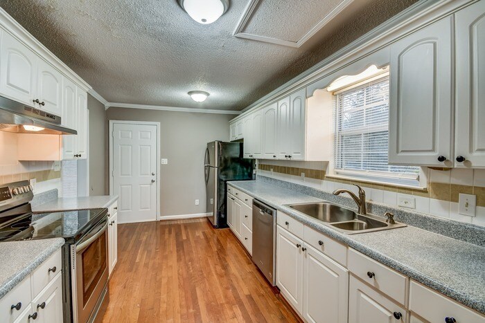 Building Photo - 375 Ridgewood Dr