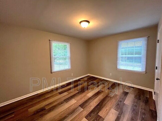 Building Photo - 3609 Lynn Rd