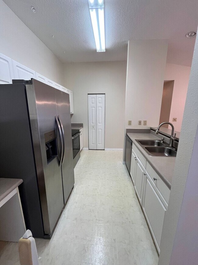 Building Photo - Exceptional Home Clean