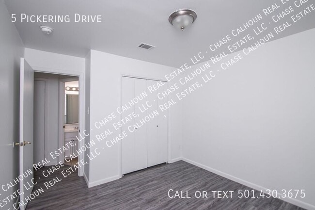 Building Photo - 5 Pickering Dr