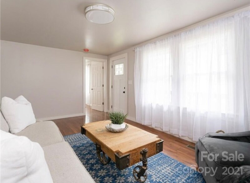 Building Photo - 334 N Main St