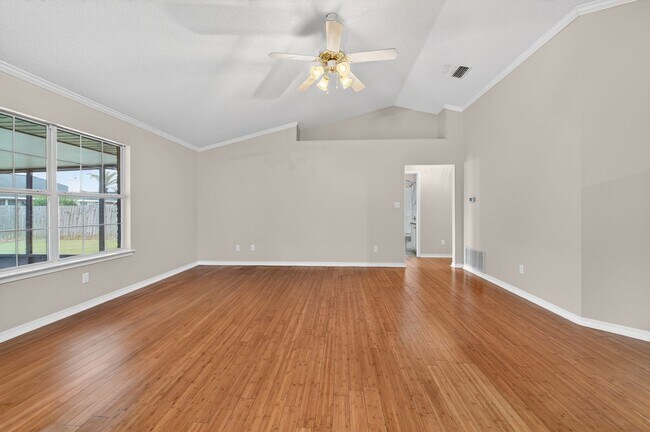 Building Photo - 4/2 with screened patio coming soon in Ashford Park!