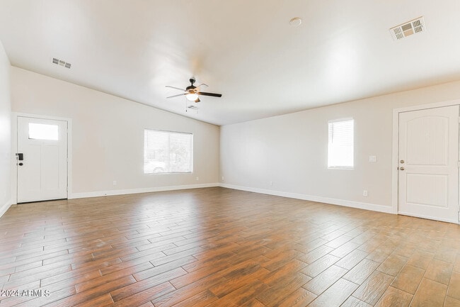 Building Photo - 807 W Buist Ave