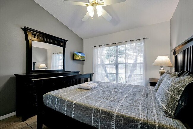 Building Photo - 112 Paloma Dr