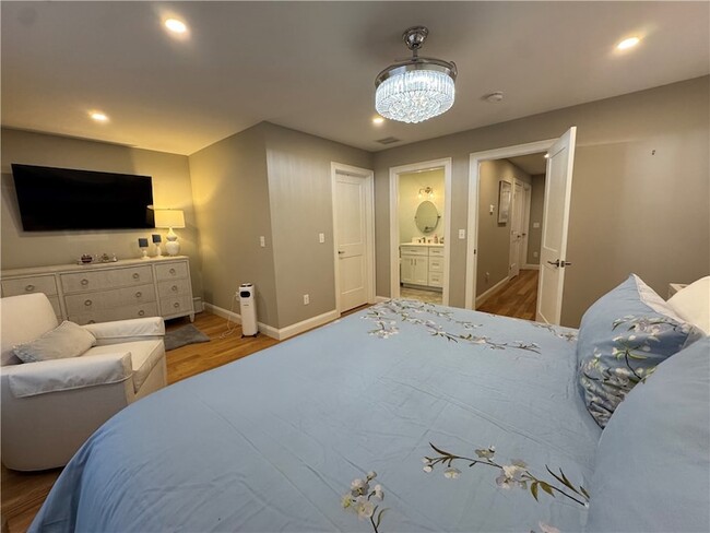 Building Photo - 25 Franklin Rd