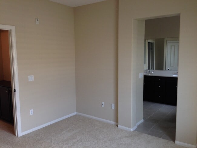 Building Photo - 10777 Canyon Grove Trail