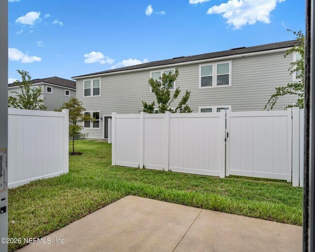 Building Photo - 14757 Cashew Ave