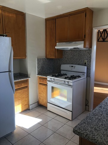 kitchen - 2810 Exposition Blvd