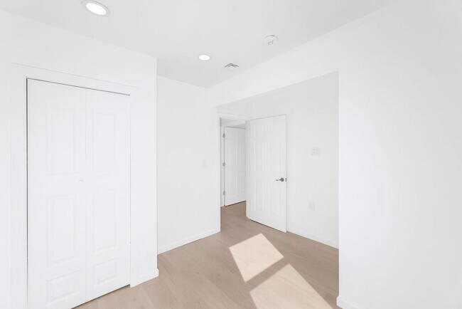 Building Photo - 80 Ferry St