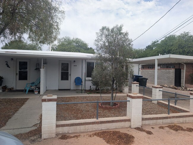 Building Photo - Triplex - 1 Bedroom and 1 Bath Unit