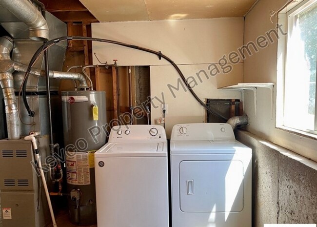 Building Photo - House with central AC!