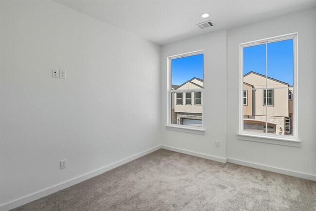 Building Photo - 2923 El Fenice Ln