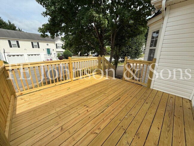 Building Photo - Spacious 3 Bedroom Home with Primary Suite on Main Level in Camden Forest