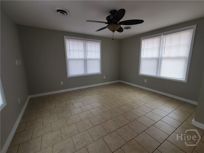 Building Photo - 2261 Mason Dr