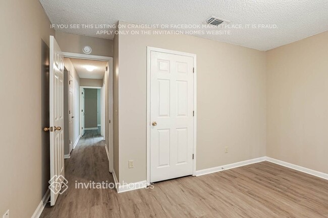 Building Photo - 11868 Gran Meadows Way