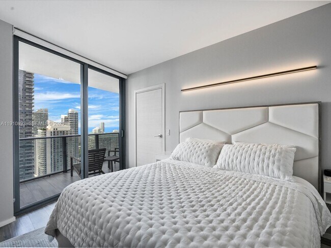 Building Photo - 801 S Miami Ave