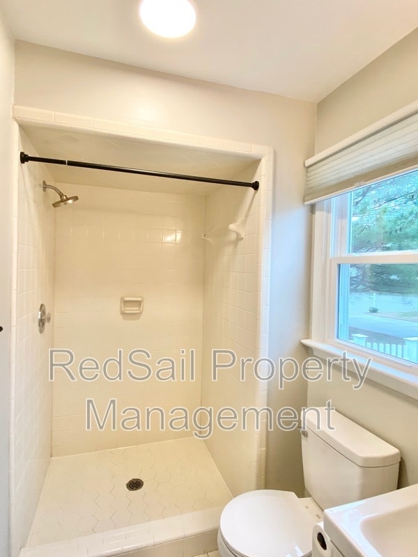 Building Photo - 161 Racine Dr