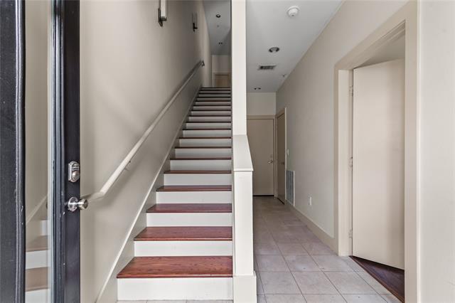 Building Photo - 4111 Newton Ave