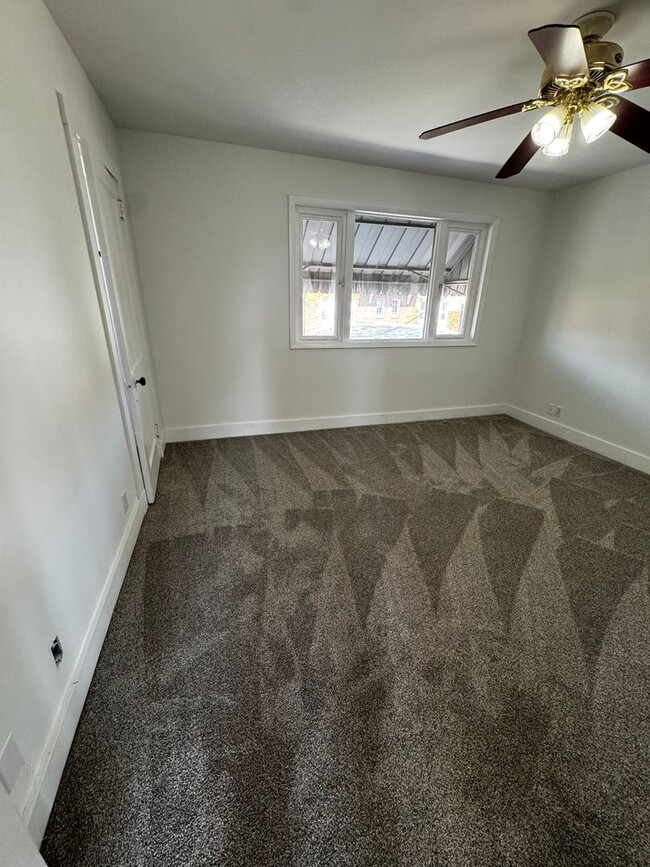 Building Photo - South Oakland Two Bedroom!