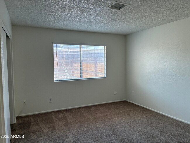 Building Photo - 3233 W Mohawk Ln