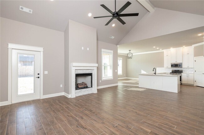 Building Photo - 5653 Poppy Ave
