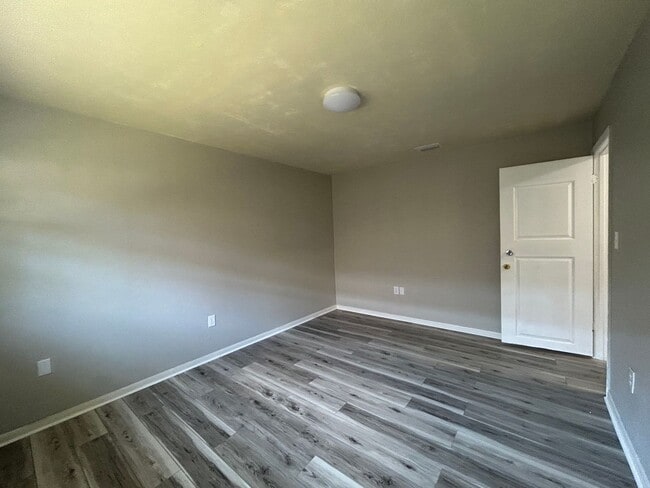 Building Photo - HALF OFF RENT!! 2/1 with Covered Porch nea...