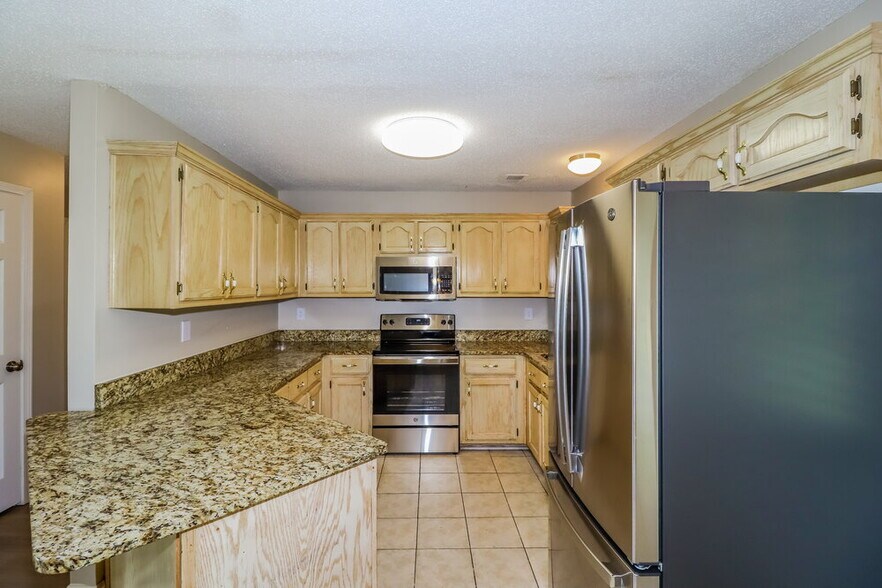 Building Photo - 7444 Holly Grove Dr
