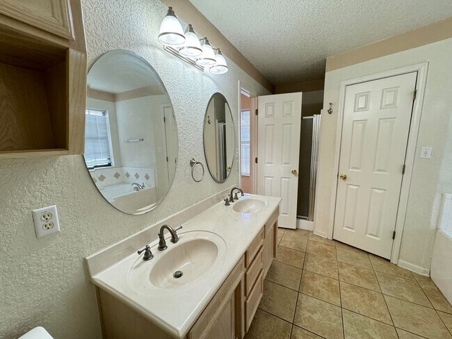 Building Photo - 2008 Lava Ln