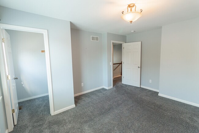 Building Photo - 3334 Cummings Ave