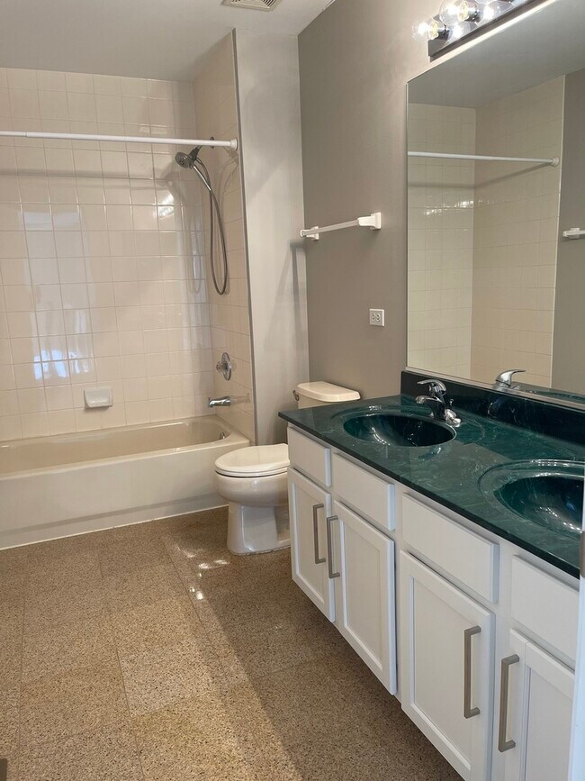 Building Photo - 452 Amherst St