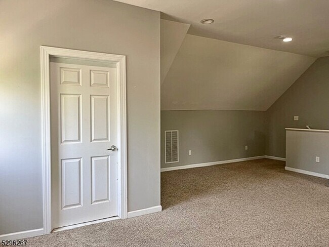 Building Photo - 200 Roseland Ave