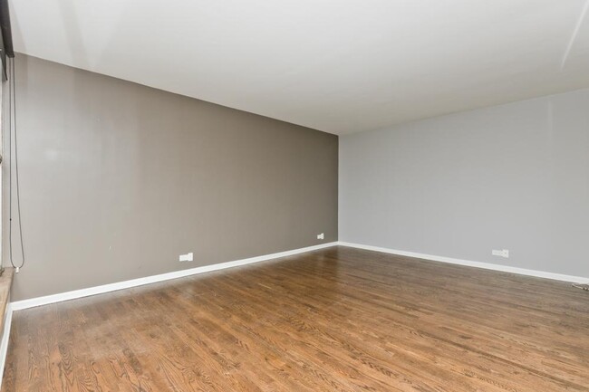 Building Photo - 1 bedroom in Chicago IL 60657