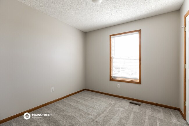 Building Photo - 1401 S Huntington Dr