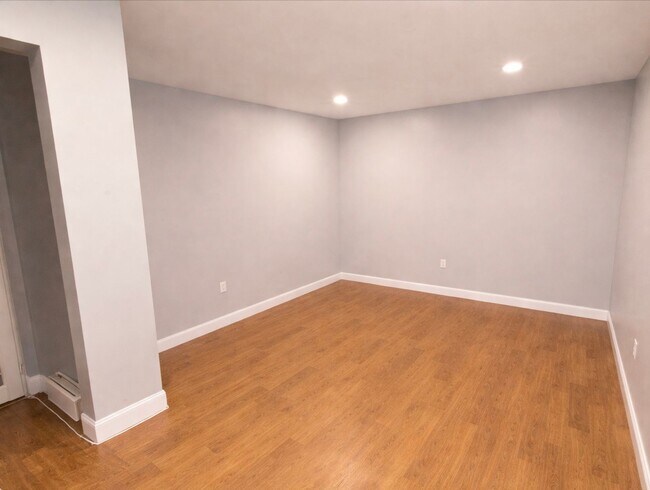 Building Photo - 217 Seward Ave NW