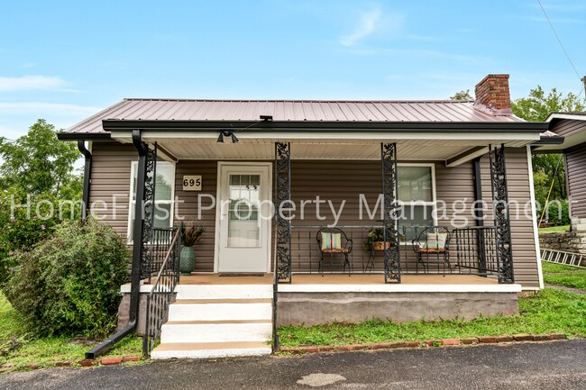 Primary Photo - 695 Richmond St