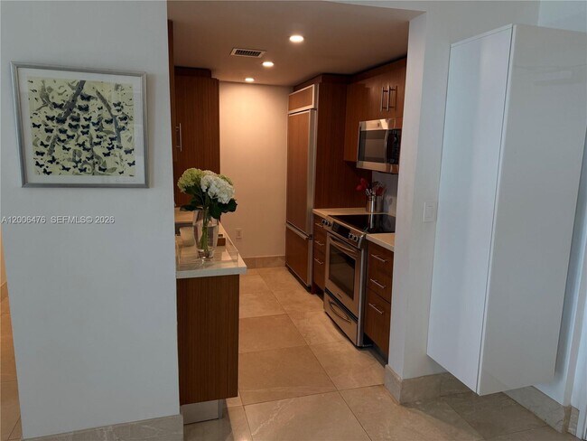 Building Photo - 10275 Collins Ave