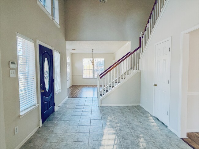 Building Photo - 2439 Shelby Park Dr