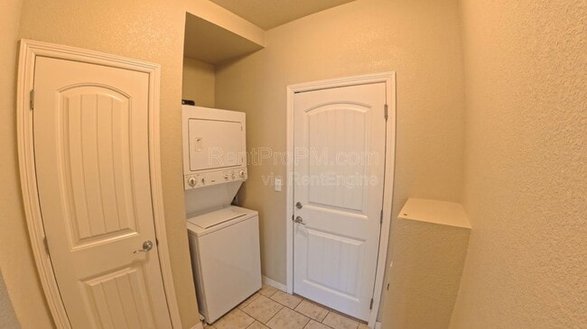 Building Photo - 3800 Manhattan Ave