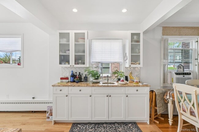 Building Photo - 21 Bayview Ct