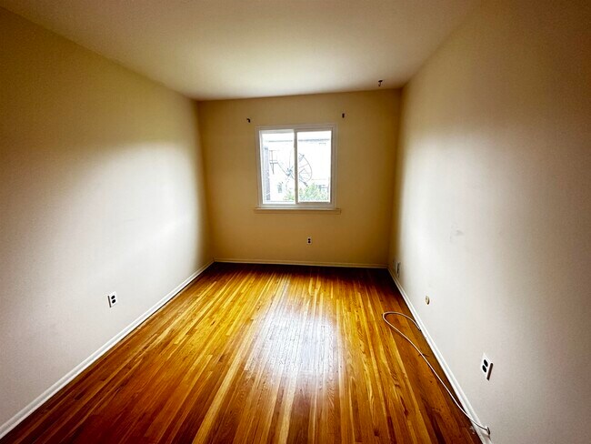 Building Photo - 609 Sussex St