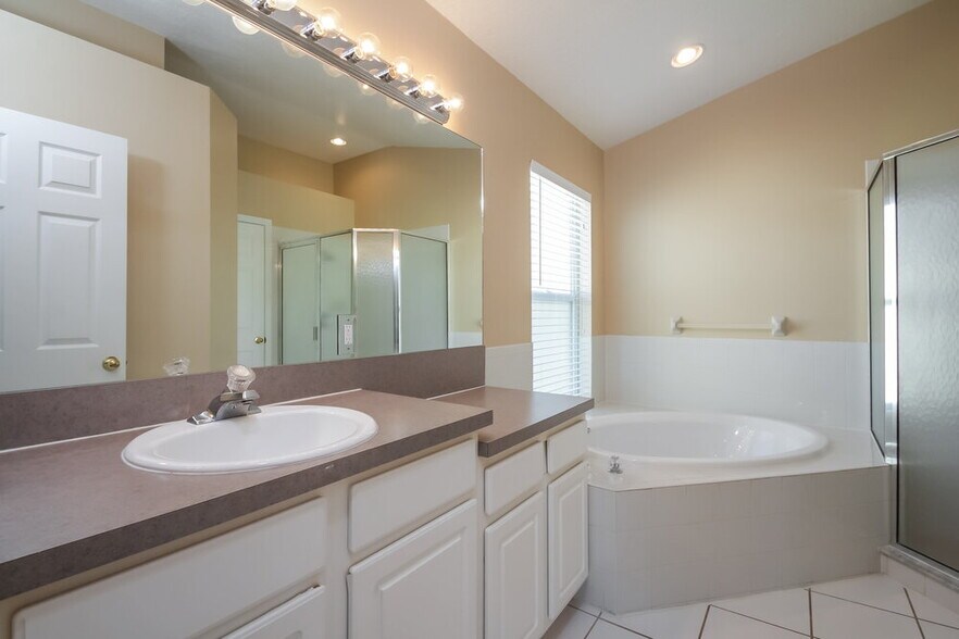 Building Photo - 12807 Nightshade Pl