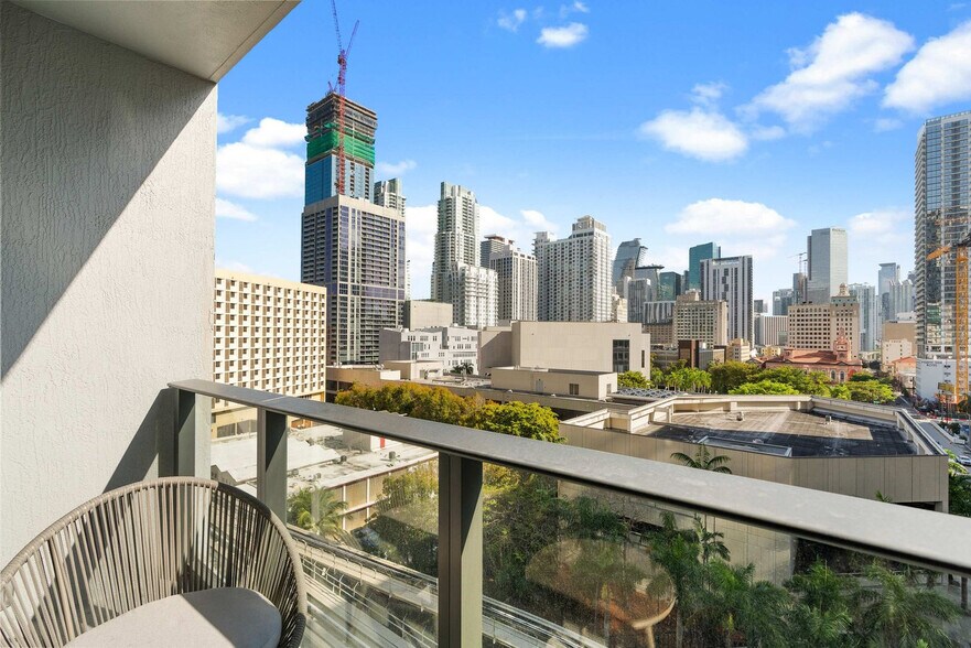 Building Photo - 121 NE 5th St