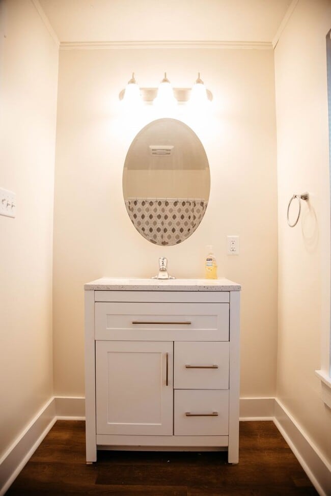 Building Photo - 5972 Pine St