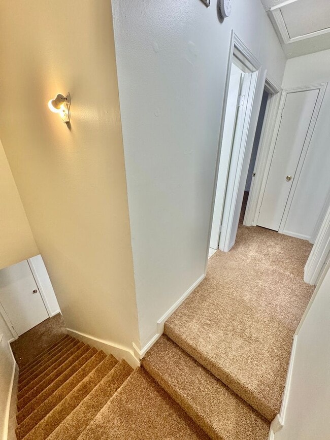 Building Photo - 3-Bedromm 2.5 bath with the Perfect Mix of...