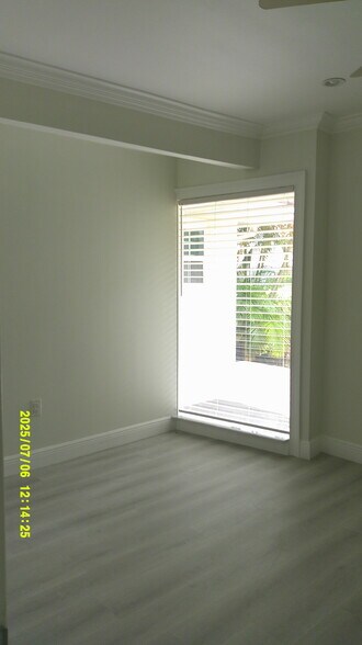 Building Photo - 215 Entrada Dr